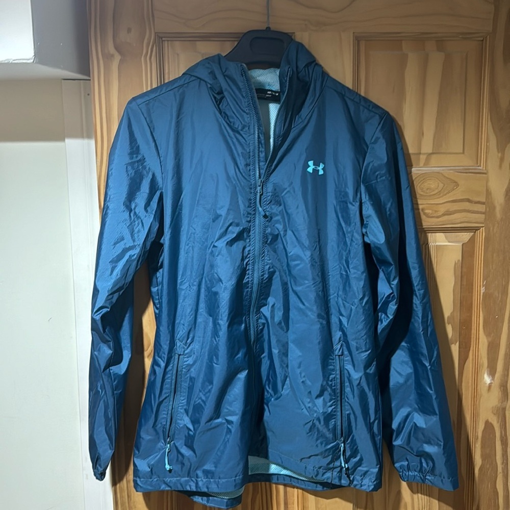 Women’s Under Armour Medium US windbreaker